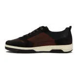 Zapato acordonado de cuero color marrón, con detalles en negro y suela blanca.