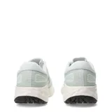 Championes de running New Balance Evoz Fresh Foam, color verde claro con entresuela amortiguada blanca y logo lateral en gris.