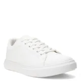 Championes blancos acordonados, de estilo urbano.