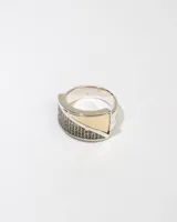 Anillo de plata 925 con dublé de oro y circonias blancas.