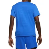 Remera Nike de hombre para running, modelo Dri-FIT Miler. Diseño liso color verde agua con logo de la marca en el pecho.