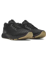 Championes de entrenamiento Under Armour modelo Charged Engage 2, color negro con suela de goma en tono arena. Presentan parte superior transpirable con estampado 3D, refuerzos de TPU en el talón y entresuela Charged Cushioning para mayor amortiguación y respuesta.
