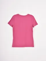 Remera básica de manga corta y cuello redondo, color fucsia vibrante.