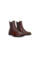 Botines estilo Chelsea para mujer, confeccionados en cuero liso color marrón oscuro, con inserciones elásticas laterales y tacón bajo.