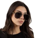Lentes de sol estilo aviador con marco metálico plateado y cristales oscuros con protección UV400.