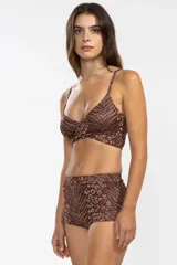 Bombacha de bikini estilo boyshort color chocolate con estampado animal print.