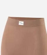 Bermuda íntima femenina color marrón claro, seamless, con cintura elástica y textura acanalada.