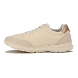 Championes deportivos Comfortflex color crema, con cordones elásticos y detalle de pespuntes en forma de rombos.