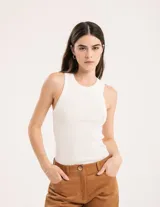 Musculosa color ladrillo de tejido de punto con escote redondo y largo hasta la cadera.