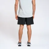 Short de baño azul marino de nylon con cintura elástica y logo de la marca en la pierna.