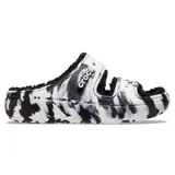 Sandalias Crocs Classic Cozzzy con forro suave y difuso, suelas exteriores elevadas y dos correas superiores.