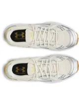 Championes UA Sola de diseño retro con capellada de malla blanca, superposiciones en tonos off-white, detalles plateados, y acentos en celeste y amarillo en la entresuela. Suela de goma color suela.