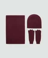 Gorro de punto de cashmira color bordó, de diseño clásico con vuelta.