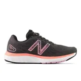 Championes New Balance Fresh Foam 680v7 para mujer, color gris oscuro con detalles en rosa y blanco.