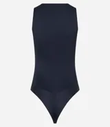 Body básico color rojo, con cuello halter, sin mangas y confeccionado en poliamida. Tiene forro en el busto.