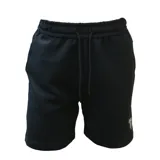 Bermuda deportiva negra con cintura elástica ajustable con cordón y bolsillos laterales.