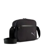 Bandolera Puma de diseño compacto y deportivo, color negro, con cierre principal y bolsillo frontal con cierre. Incluye correa ajustable para el hombro y logo de la marca bordado en el frente.