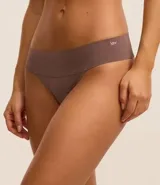 Kit de dos bombachas bikini color marrón, confeccionadas en microfibra ligera sin estampa, con cintura ancha y forro de algodón.