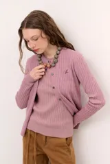 Cardigan tejido de punto con diseño de ochos, color celeste, de manga larga.