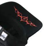 Gorra negra con logo "Former" en blanco en el frente y paneles traseros de malla.