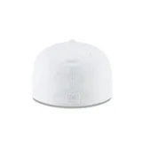 Gorro New Era blanco con logo de los L. A. Dodgers bordado en el frente.