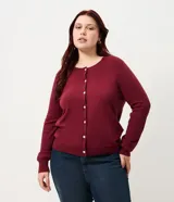 Cardigan de punto color bordó, con cuello redondo, cierre frontal con botones y puños acanalados.