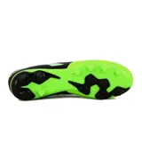Championes de fútbol Diadora Striker Ii Md Teen, color verde neón con detalles en negro.
