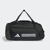 Bolso deportivo tipo duffel Adidas Essentials, color negro, con tres franjas blancas y logo de la marca en el lateral. Presenta compartimento principal amplio, bolsillos frontales y laterales con cierre, y correa de hombro ajustable.