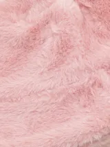 Gorro tipo bucket blanco de piel sintética.