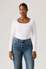 Remera de manga larga con cuello cuadrado, confeccionada en tejido acanalado elástico de ajuste al cuerpo.