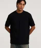 Remera masculina de algodón y poliéster, color verde claro, con cuello redondo, manga corta y corte relajado. Presenta una textura de mini waffle.