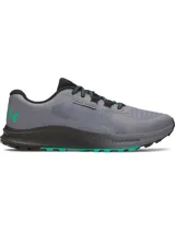 Championes de trail running Under Armour Charged Bandit TR 3, de color gris con detalles en negro y verde. Confeccionados con parte superior de malla ligera, refuerzos estratégicos y tecnología Charged Cushioning en la entresuela para mayor amortiguación y respuesta.