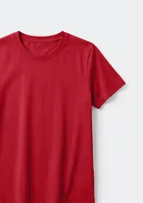 Remera básica azul de manga corta y corte slim, con escote redondo.