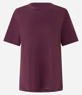 Remera básica de algodón pima color blanco, de manga corta, cuello redondo y diseño liso.