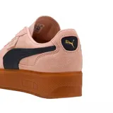 Championes Puma modelo Palermo Elevata, de color negro con detalles en blanco y suela de plataforma color caramelo. Confeccionados en gamuza con el logo de la marca en dorado.