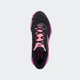 Championes deportivos Skechers modelo Viper Court Pro, color negro con detalles en fucsia. Presentan tecnología Arch Fit para soporte de arco y suela Goodyear Gold para mayor tracción y estabilidad.
