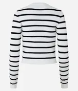 Blusa corta de tejido de punto a rayas horizontales color verde y blanco, de mangas largas y cuello redondo.