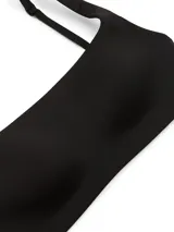 Bralette negro de escote cuadrado y tirantes anchos, confeccionado en tela scuba suave y elástica.