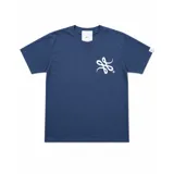 Remera de algodón color azul con estampa gráfica blanca en el pecho y etiqueta pequeña en la manga.