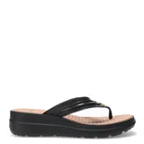 Sandalias tipo ojota con plataforma, color rosado, con tiras finas y detalle metálico en el centro.