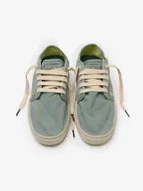 Championes Satorisan modelo Heisei Gaia, color verde caqui, con cordones beige y suela de goma reciclada.