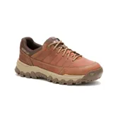 Championes Caterpillar de cuero color marrón, con diseño robusto y suela de goma antideslizante. Presenta cordones reforzados, entresuela de EVA y detalles de la marca en el lateral y la puntera.