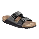 Sandalia Birkenstock modelo Arizona con dos correas ajustables con hebillas metálicas, plantilla anatómica de corcho y suela de goma antideslizante.