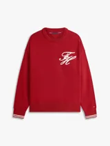 Sweater de punto grueso color rojo con cuello redondo, puños y bajo acanalados, y un distintivo logo bordado en el pecho.