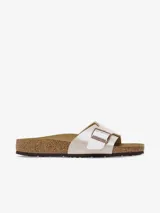Sandalias Birkenstock Catalina color blanco perlado, con hebilla metálica color cobre y plantilla de corcho.
