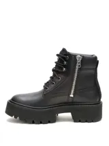 Bota Caterpillar modelo Colorado Max, de cuero liso color negro con suela alta de goma tipo plataforma y cordones.