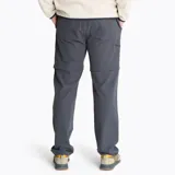 Pantalón convertible de hombre en color gris, diseñado para actividades al aire libre. Presenta un corte recto, cintura ajustable con cinturón incluido, múltiples bolsillos con cierre y tecnología repelente al agua. La prenda permite desmontar la parte inferior de las piernas para transformarse en shorts.