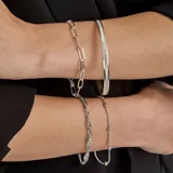 Pulsera de cadena de eslabones trenzados en plata 925, con acabado brillante.