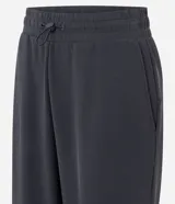 Pantalón deportivo recto texturizado Get Over, color gris oscuro, con cintura ajustable y bolsillos funcionales.
