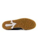 Championes de caña alta New Balance 650, color gris y blanco con suela marrón.